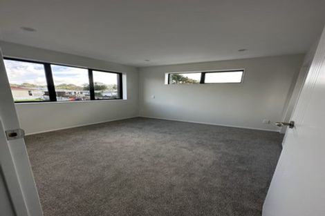 Photo of property in 15c Pipitea Place, Massey, Auckland, 0614