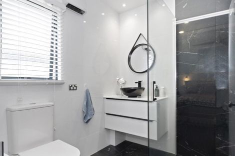 Photo of property in 2/8 Victoria Road, Mount Maunganui, 3116