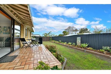 Photo of property in 2/208 Centreway Road, Orewa, 0931