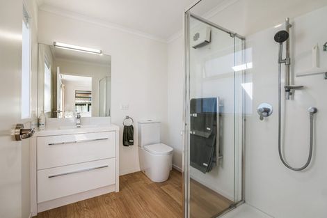 Photo of property in 14 Hatton Road, Orewa, 0931