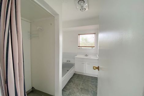 Photo of property in 129 Aviemore Drive, Highland Park, Auckland, 2010