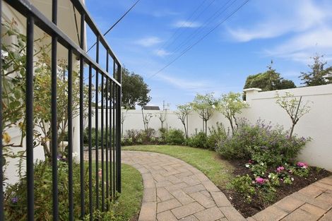 Photo of property in 86a Gover Street, New Plymouth, 4310
