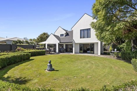 Photo of property in 7 Taylor Place, Merrilands, New Plymouth, 4312