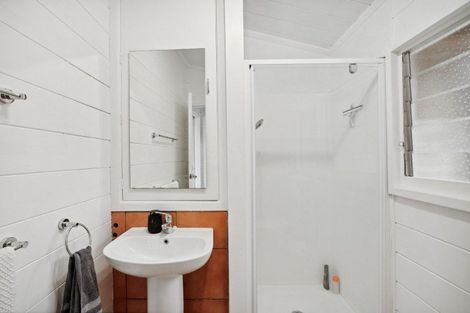 Photo of property in 42 Queens Road, Waikanae Beach, Waikanae, 5036