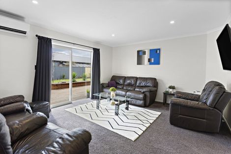 Photo of property in 1 Routhan Way, Carterton, 5713