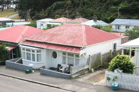 Photo of property in 35 Edinburgh Terrace, Berhampore, Wellington, 6023