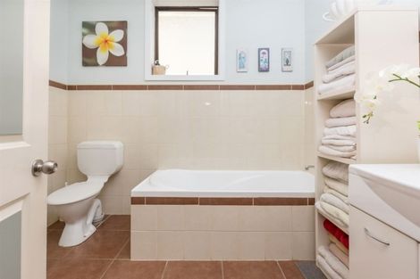 Photo of property in 20 Northland Road, Northland, Wellington, 6012