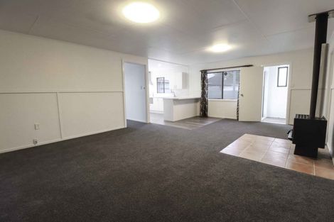 Photo of property in 16 Coromandel Court, Roslyn, Palmerston North, 4414