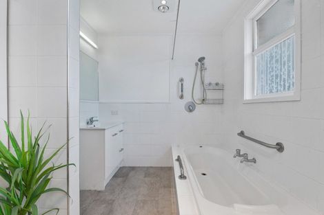 Photo of property in 4 John Road, Fairy Springs, Rotorua, 3015