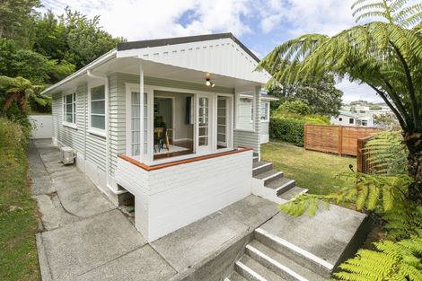 Photo of property in 20 Hinau Street, Tawa, Wellington, 5028