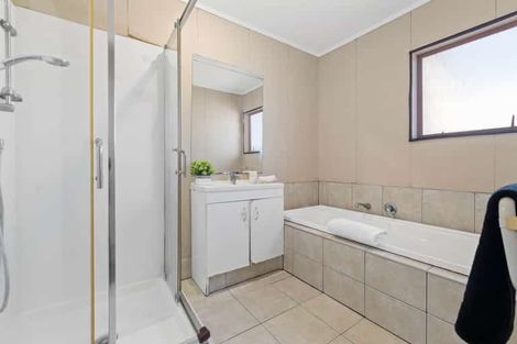 Photo of property in 2/25 De Quincey Terrace, Highland Park, Auckland, 2010