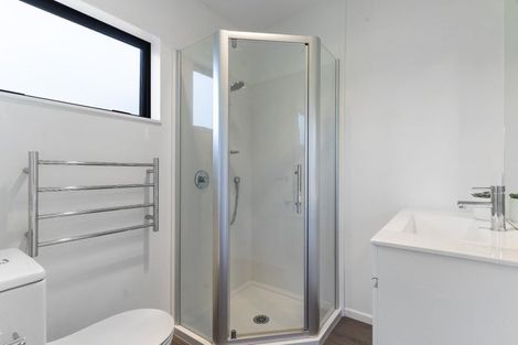 Photo of property in 4e Wattle Road, Sunnyvale, Auckland, 0612