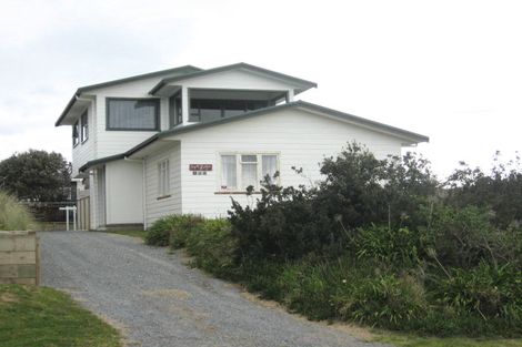 Photo of property in 128 Park Avenue, Waitarere Beach, Levin, 5510