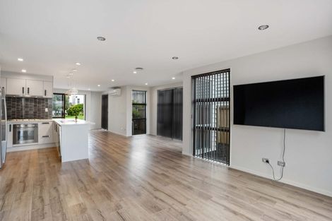 Photo of property in 17 Phar Lap Crescent, Takanini, 2112