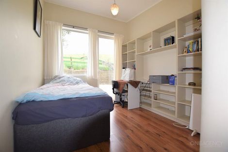 Photo of property in 21 Grassmere Road, Henderson Valley, Auckland, 0612