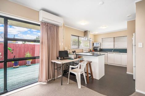 Photo of property in 17 Mews Place, Forest Lake, Hamilton, 3200