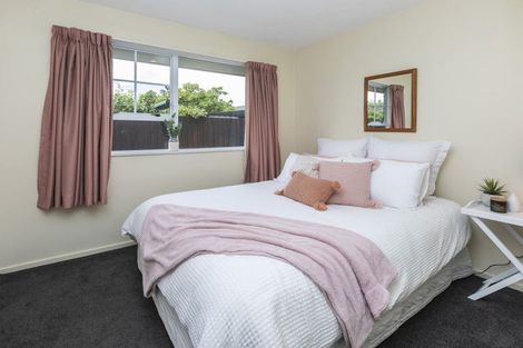 Photo of property in 1/5a Regency Crescent, Redwood, Christchurch, 8051