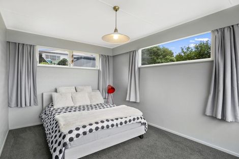 Photo of property in 51 Turville Crescent, Newlands, Wellington, 6037