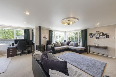 Photo of property in 5 Wairau Place, Kelvin Grove, Palmerston North, 4414