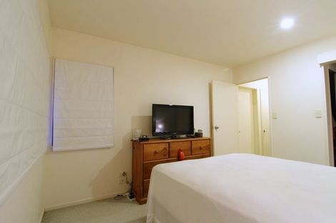 Photo of property in 2/51 Archers Road, Hillcrest, Auckland, 0629