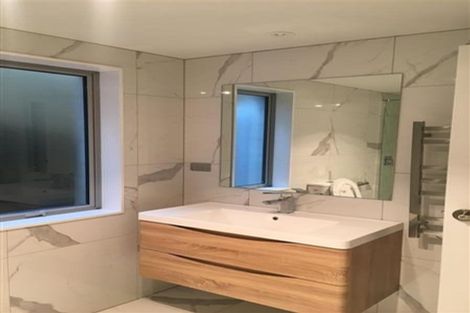 Photo of property in 81 Lake Road, Northcote, Auckland, 0627