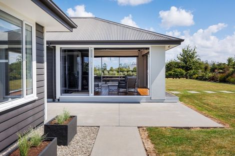 Photo of property in 33 Hartwell Drive, Kelvin Grove, Palmerston North, 4470