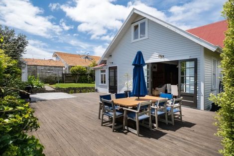 Photo of property in 28 Fitzroy Road, Bluff Hill, Napier, 4110