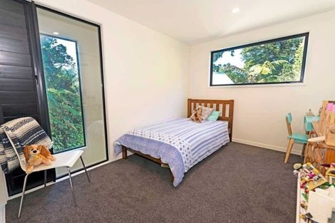 Photo of property in 789a Scenic Drive, Henderson Valley, Auckland, 0612