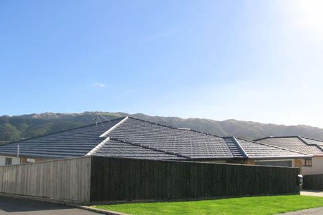 Photo of property in 120 Woodman Drive, Tawa, Wellington, 5028