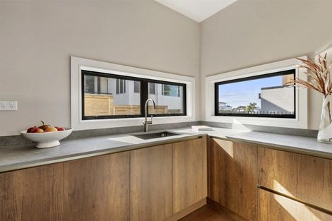 Photo of property in 20 Beach Road, Castor Bay, Auckland, 0620