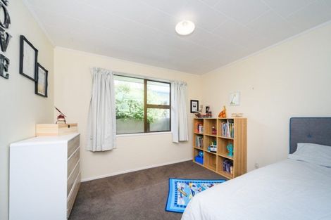 Photo of property in 2 Cecil Place, Cloverlea, Palmerston North, 4412