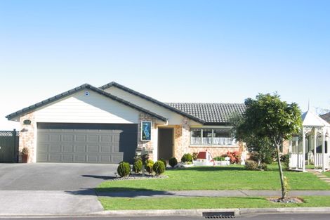 Photo of property in 28 Sandwick Drive, Weymouth, Auckland, 2103