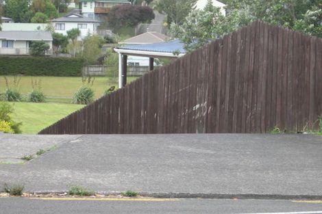 Photo of property in 1/62 Trias Road, Totara Vale, Auckland, 0629