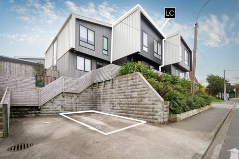 Photo of property in 2/210 Karori Road, Karori, Wellington, 6012