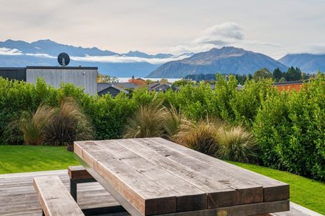 Photo of property in 7 Little Alpha Loop, Wanaka, 9305