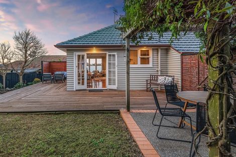 Photo of property in 4 Nutsey Avenue, Northcote, Auckland, 0627