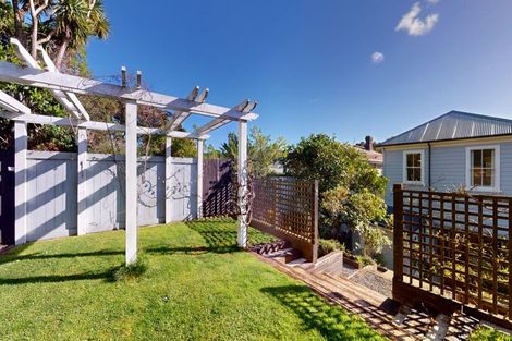 Photo of property in 37 Grove Road, Kelburn, Wellington, 6012