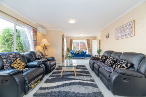 Photo of property in 10 Dainton Place, New Lynn, Auckland, 0600