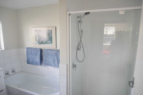 Photo of property in 2/296a Wairakei Road, Bryndwr, Christchurch, 8053