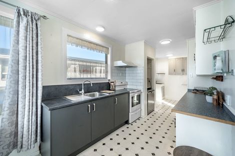 Photo of property in 28 Argyle Street, Kew, Invercargill, 9812