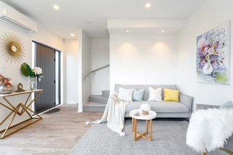 Photo of property in 4b Unsworth Drive, Unsworth Heights, Auckland, 0632