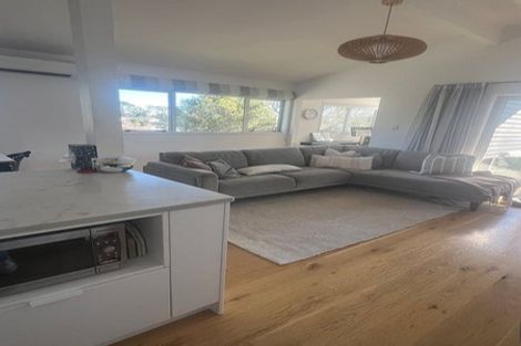 Photo of property in 4 Pavola Grove, Glenfield, Auckland, 0629