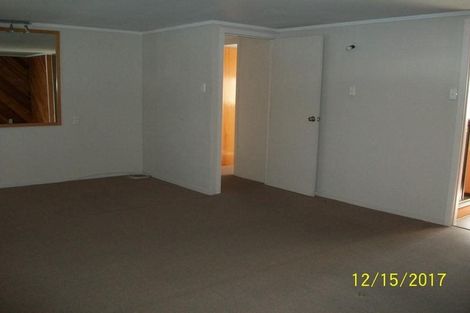 Photo of property in 10 Kayle Glen, West Harbour, Auckland, 0618