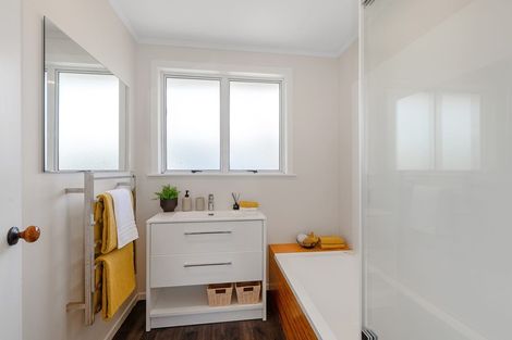 Photo of property in 60a Tiroroa Avenue, Te Atatu South, Auckland, 0610