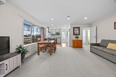 Photo of property in 2/4 Illana Place, Ranui, Auckland, 0612