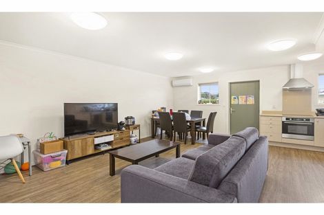 Photo of property in 11 Chiefs Court, Hamilton East, Hamilton, 3216