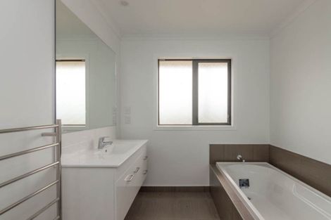 Photo of property in 33 Silicon Way, Fitzherbert, Palmerston North, 4410