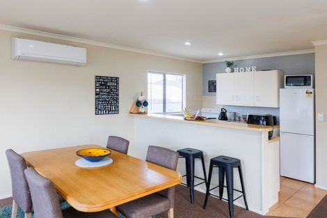 Photo of property in 1 Crewe Crescent, Hokowhitu, Palmerston North, 4410