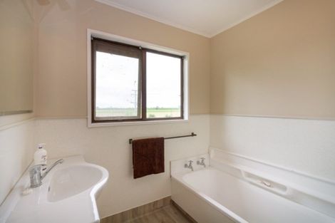 Photo of property in 75 Riverbank Road, Tiakitahuna, Palmerston North, 4477