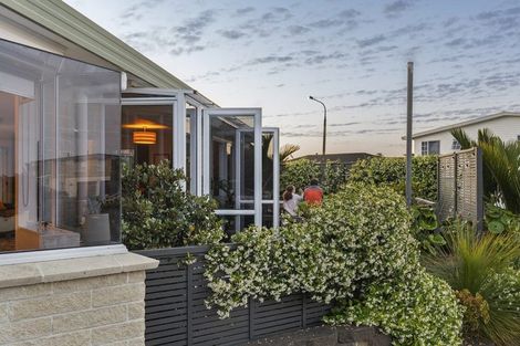 Photo of property in 8 Chatswood Grove, Fitzroy, New Plymouth, 4312